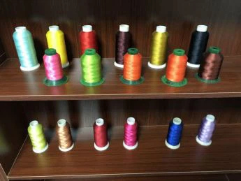 150D / 3 broderitråd