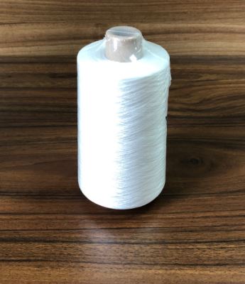 Kläder som överlockar polyester sytråd